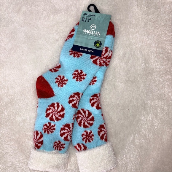Magellan Outdoors Lodge Socks Size Medium Aloe Infused - Picture 2 of 4
